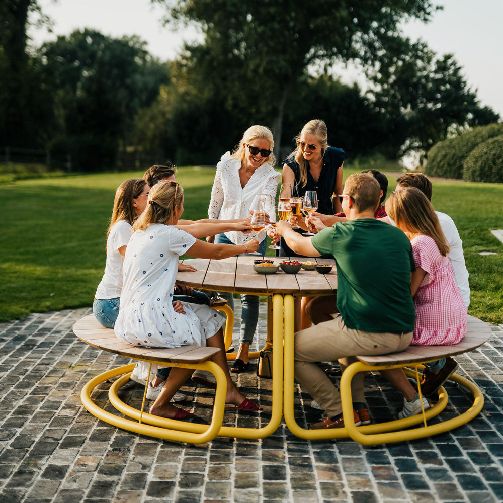 Wunder The Circle - Garden seating for social events